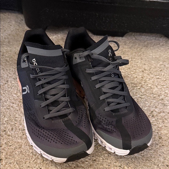 On Running CloudFlow Women's Black and Peach Athletic Shoes - Picture 2 of 9